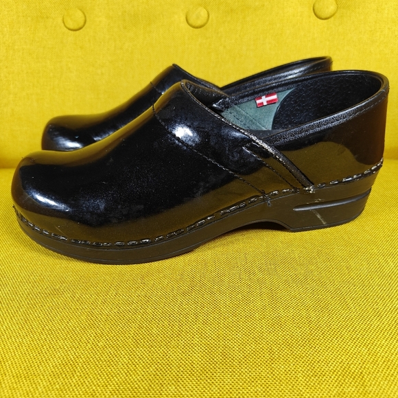 Sanita Professional Black Patent Leather Clogs Women's Shoes Size 38 US 7.5-8 - Picture 1 of 9
